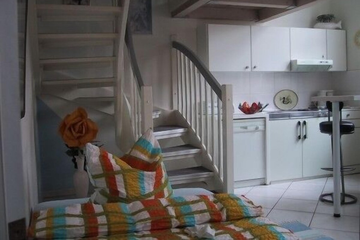 Single Room | Living area | TV