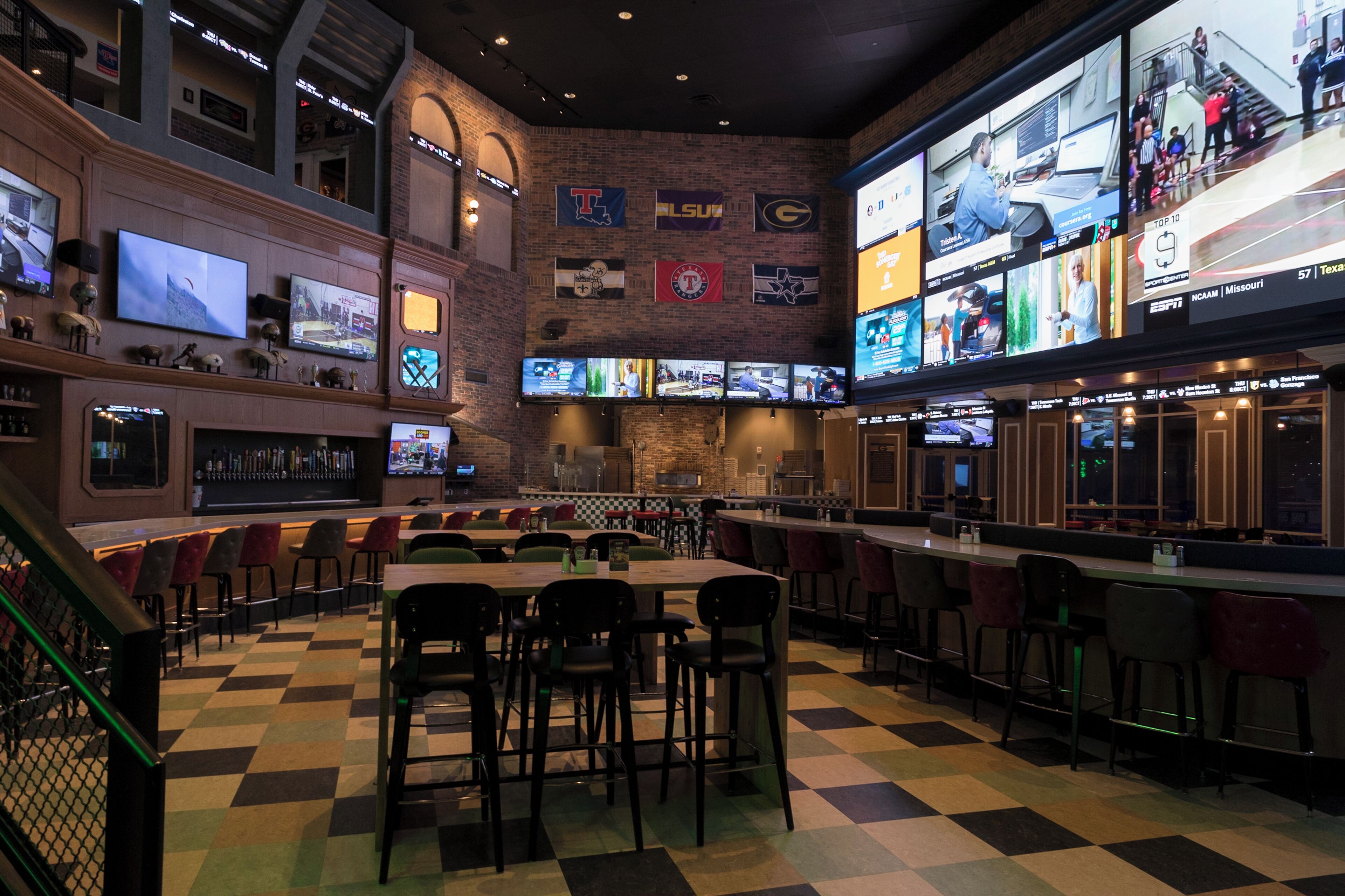 5 restaurants, breakfast, lunch, dinner served; american cuisine