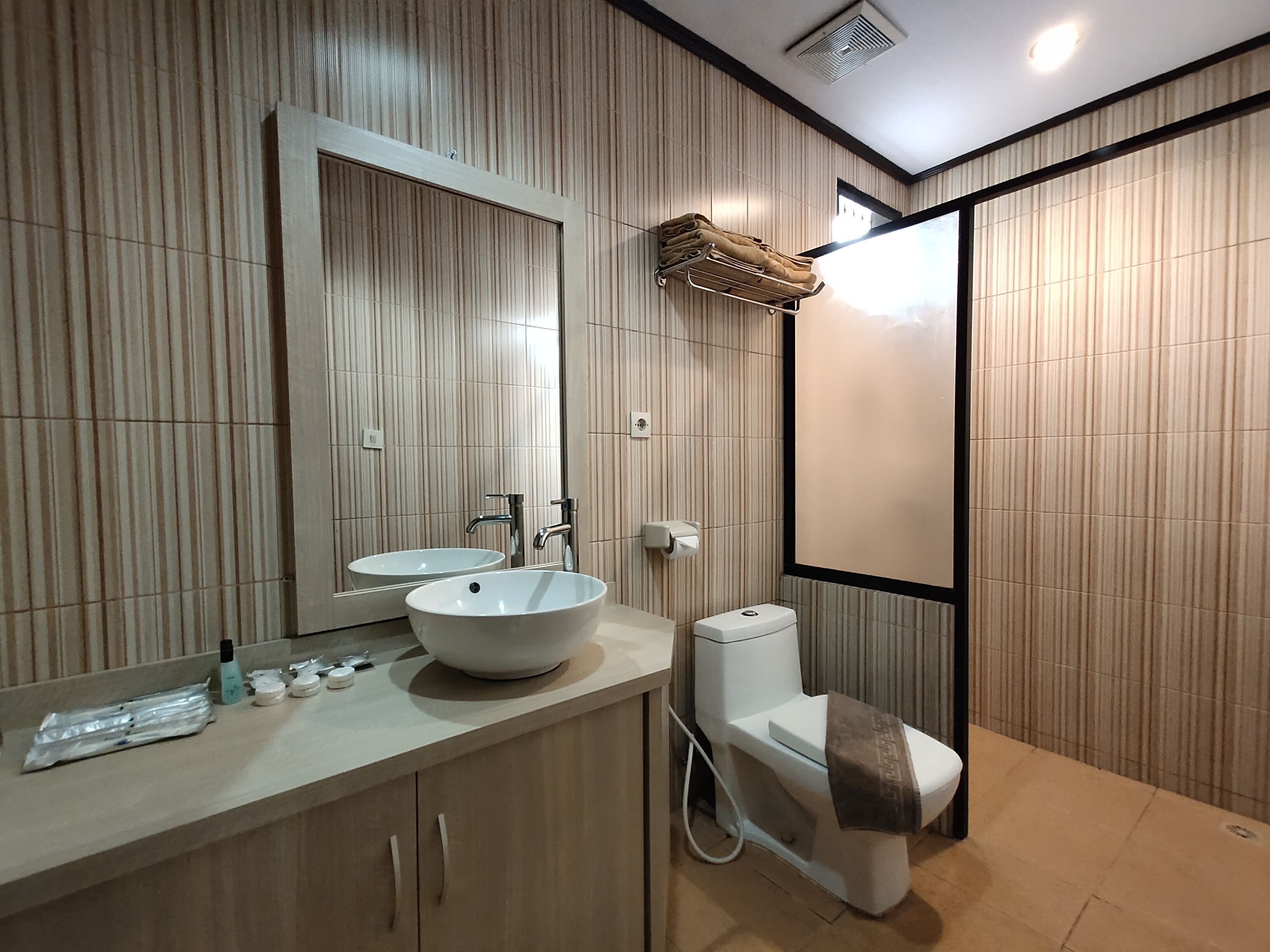 グランド ルーム | バスルーム | シャワー、バスアメニティ (無料)、タオル