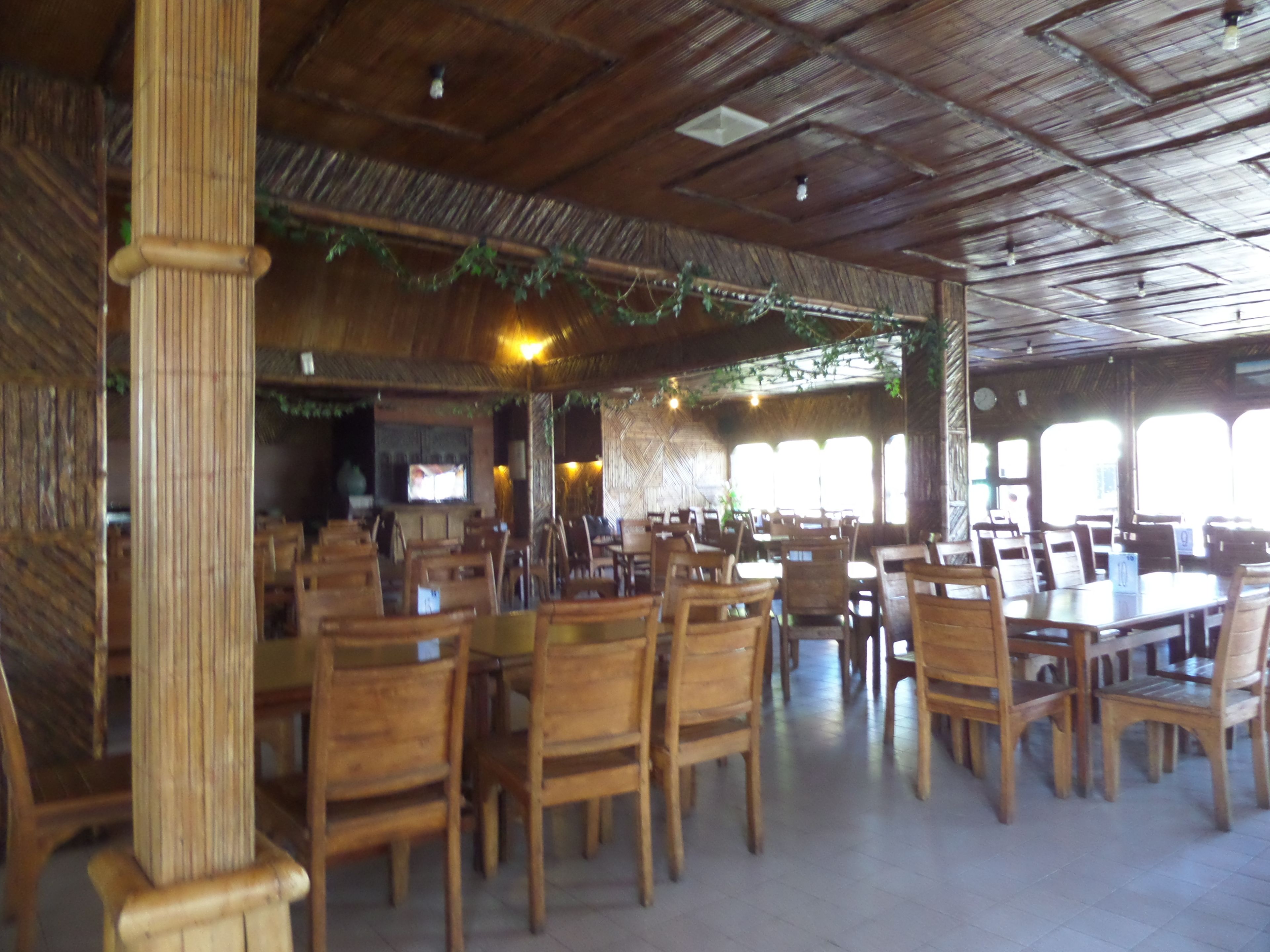 供应早餐、午餐和晚餐，印尼菜