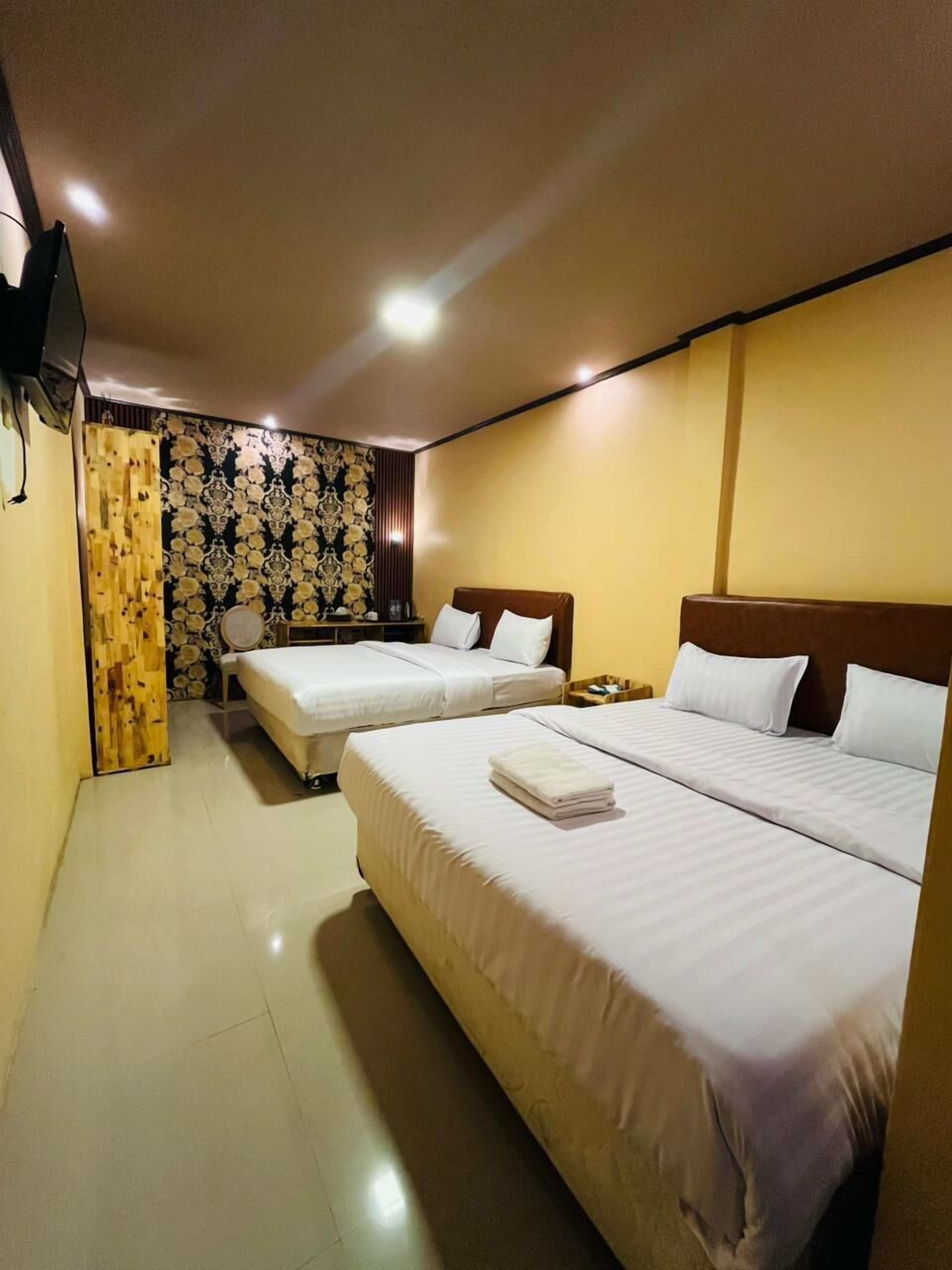 Deluxe Twin Room | Desk, free WiFi