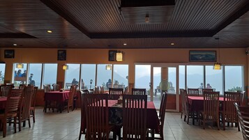 Breakfast, lunch, dinner served; Indonesian cuisine 