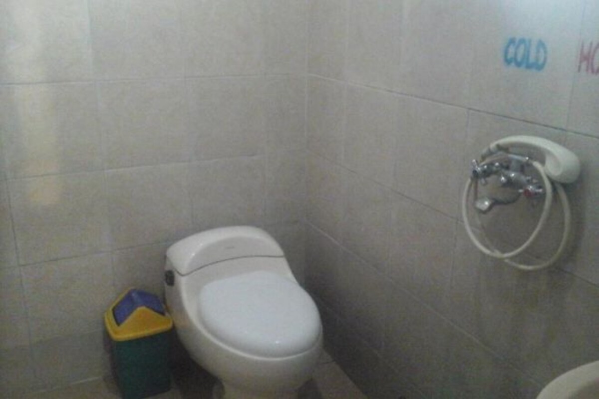 Baño | Ducha, artículos de higiene personal gratuitos y toallas