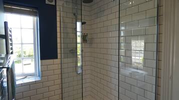 Family Suite, Ensuite | Bathroom