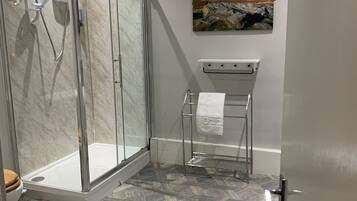 Dobbelt- eller tomannsrom, eget bad | Bad