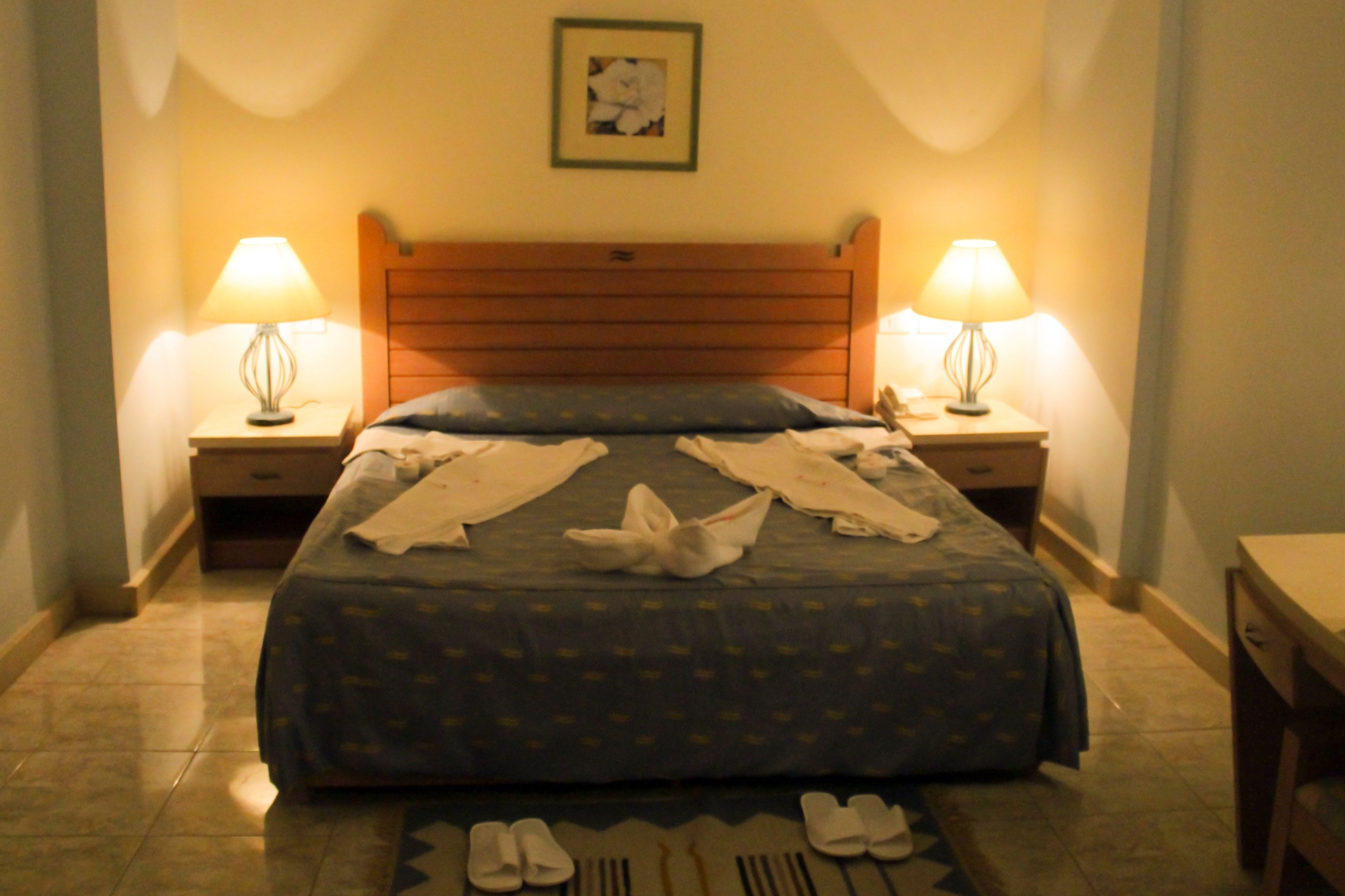 In-room safe, cribs (free)