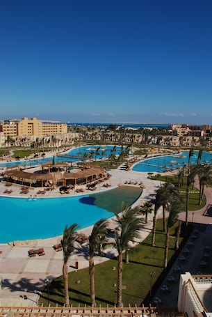 Outdoor pool, pool umbrellas, sun loungers
