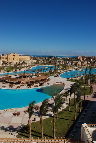 Royal Lagoons Resort & Aqua Park