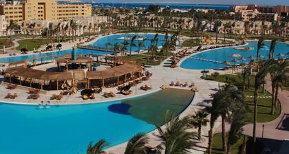 Royal Lagoons Resort & Aqua Park