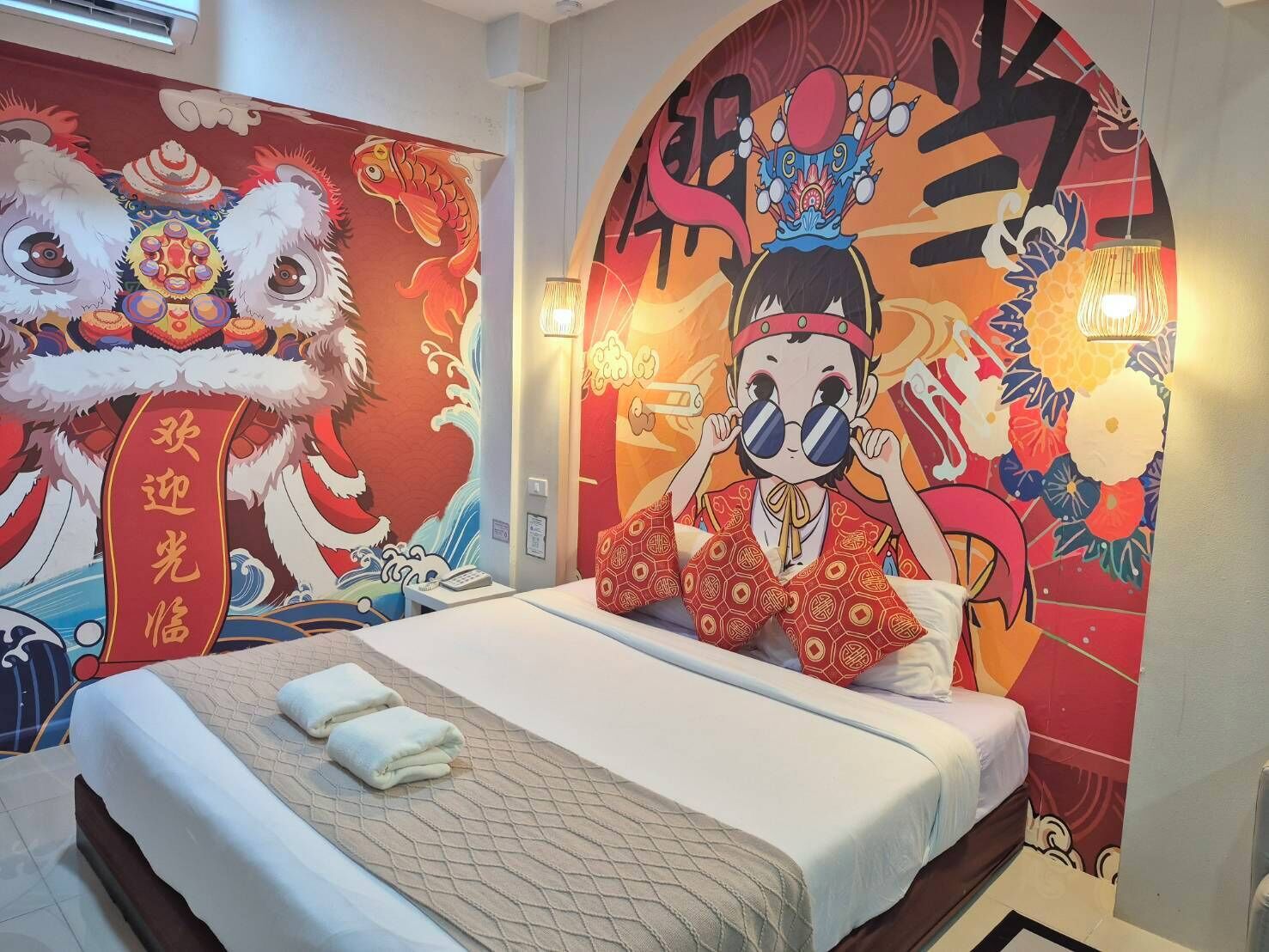 Deluxe Room, 1 King Bed, Non Smoking, Bathtub