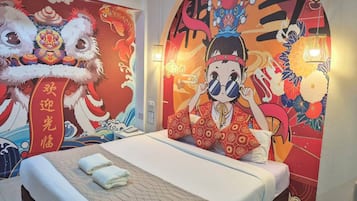 Deluxe Room, 1 King Bed, Non Smoking, Bathtub