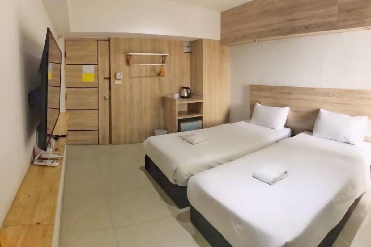 Blackout curtains, free WiFi, bed sheets