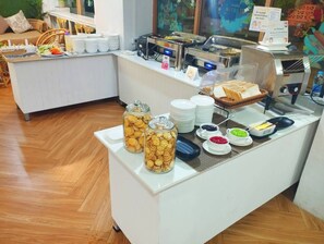 Alimentos y bebidas