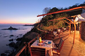 Breakfast, lunch, dinner served; sea views 