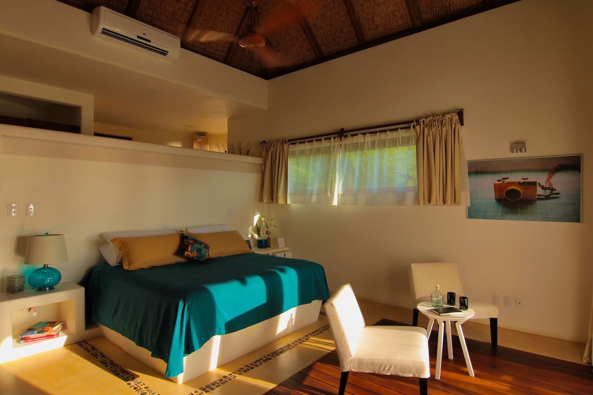 Premium bedding, down comforters, minibar, in-room safe