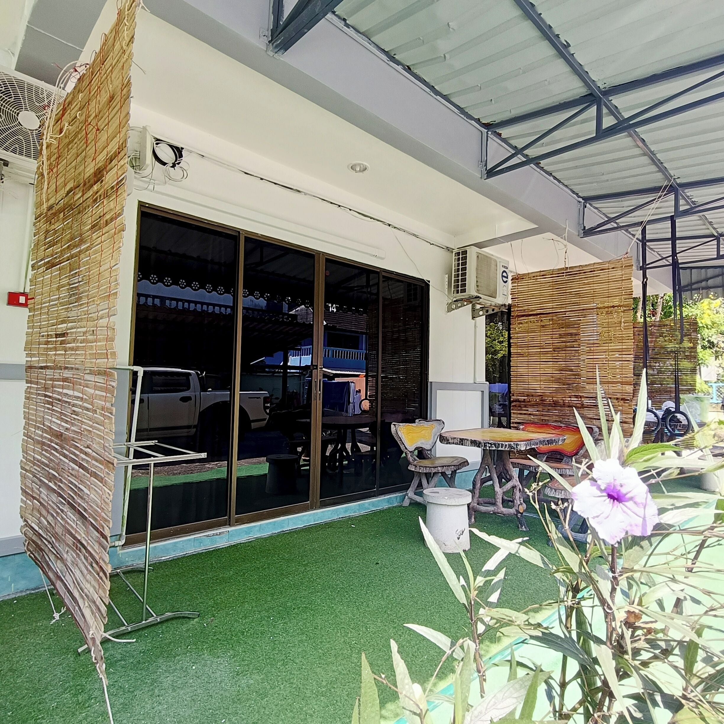 Standard Double Room | Hypo-allergenic bedding, in-room safe, desk, laptop workspace