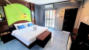 1 غرفة نوم وملاءات للفراش لا تسبب الحساسية وخزنة داخل الغرفة ومكتب