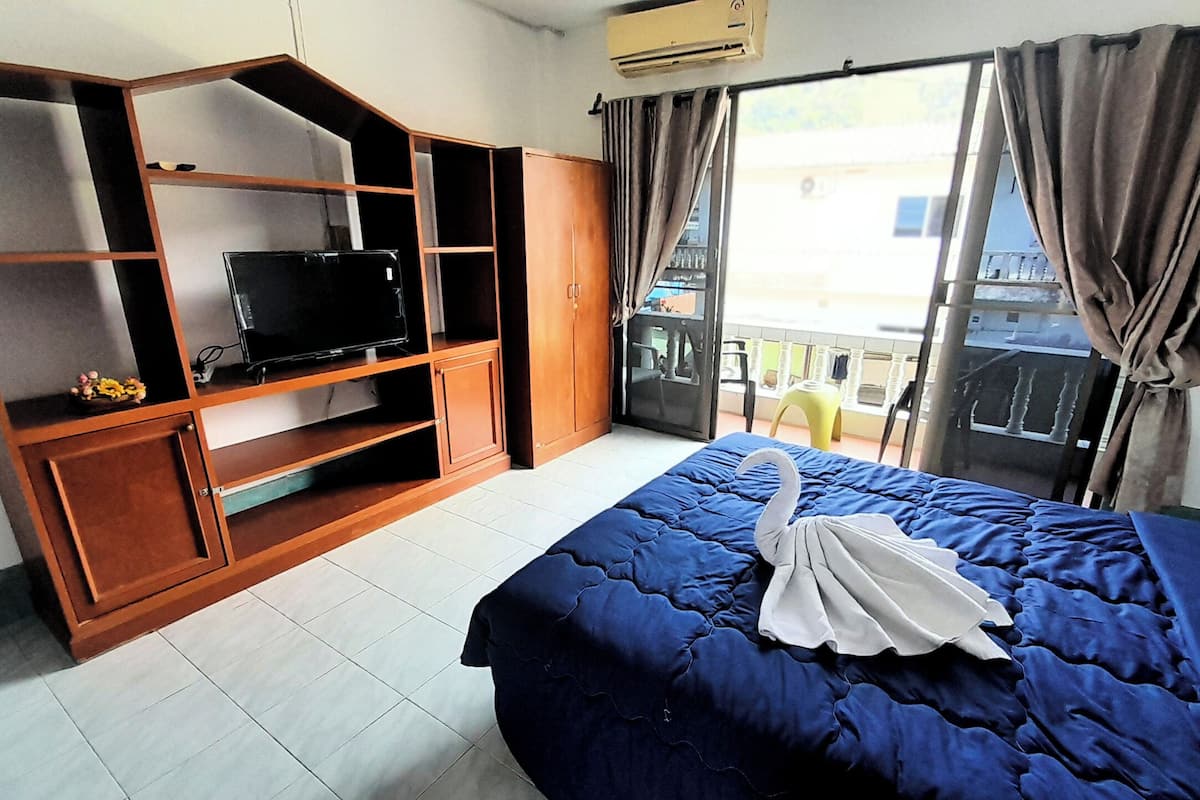 Family Quadruple Room, Kitchen, Garden Area | Hypo-allergenic bedding, in-room safe, desk, laptop workspace