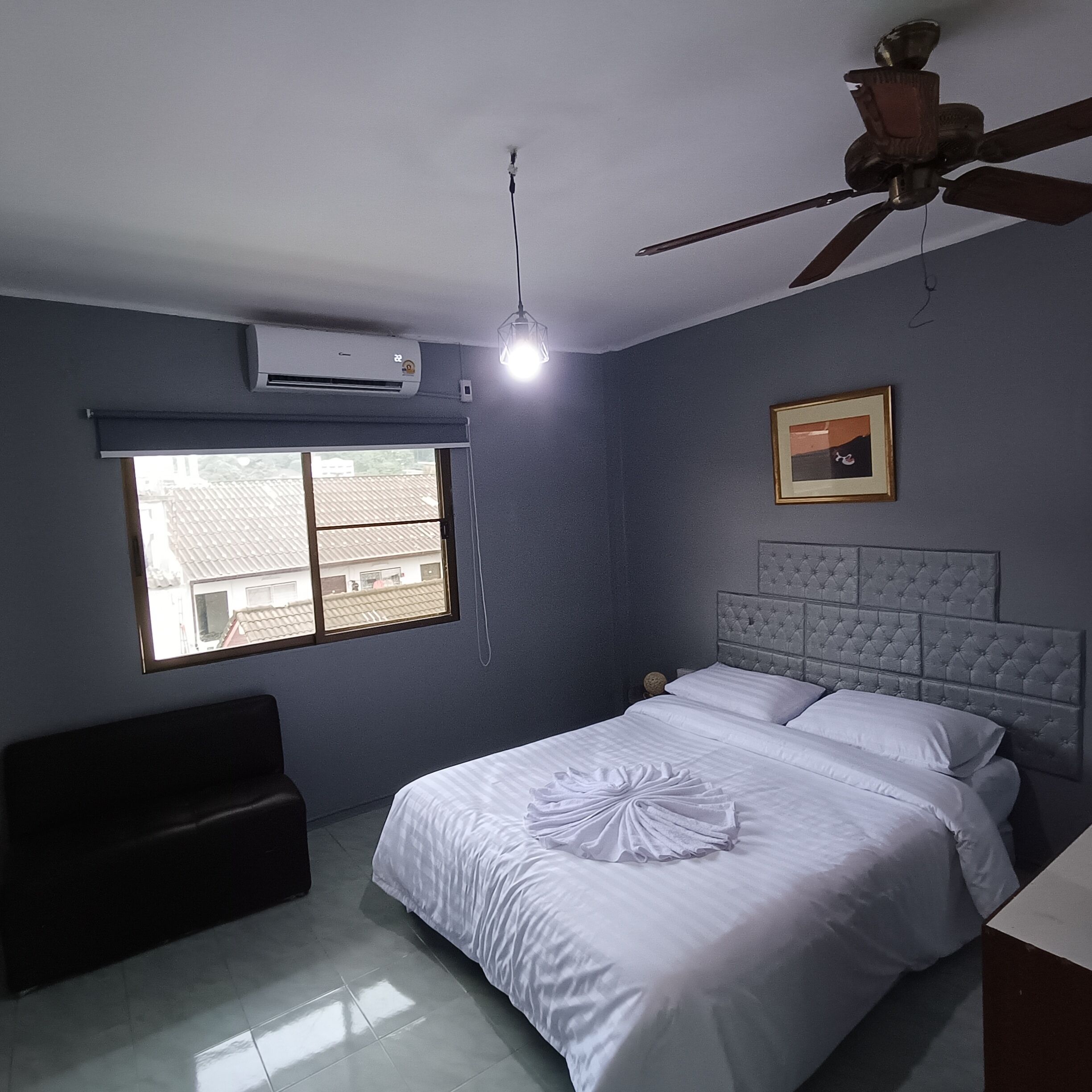 Penthouse Familial | Literie hypoallergénique, coffres-forts dans les chambres, bureau