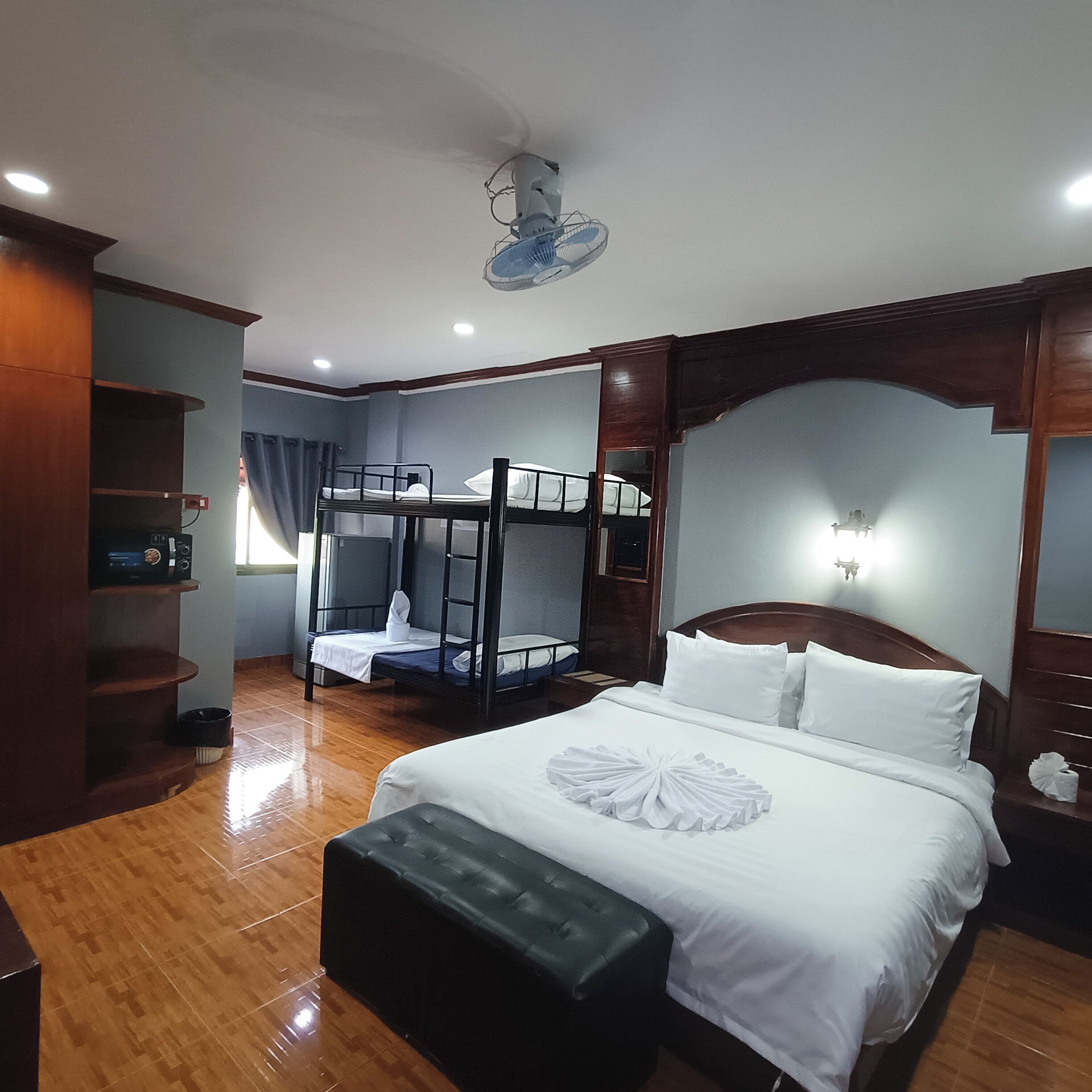Kamar Triple Junior, 1 kamar tidur, dapur kecil, area taman | Tempat tidur tambahan