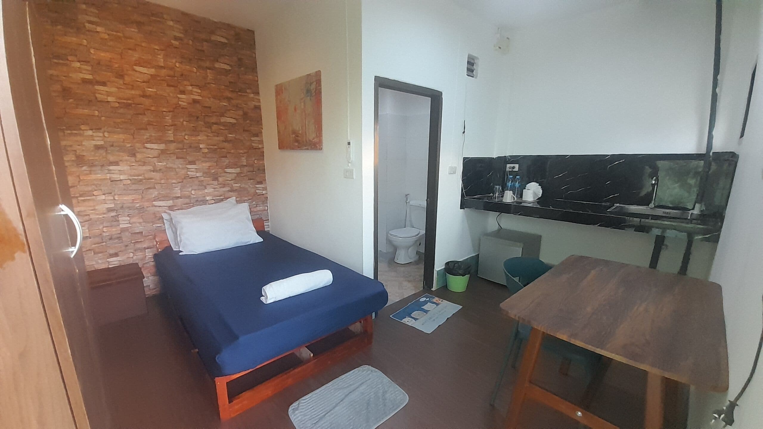 Chambre Simple Ville | Literie hypoallergénique, coffres-forts dans les chambres, bureau