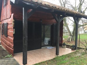 Traditional Bungalow, Accessible, Terrace | Garden view