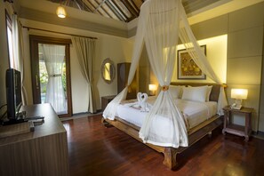 One Bedroom Pool Villa | Premium bedding, minibar, in-room safe, desk - Ladera Villa Ubud (Ubud)