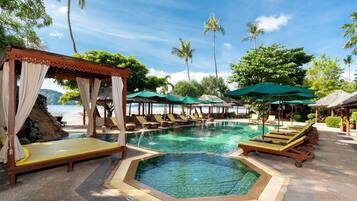 Outdoor pool, pool loungers