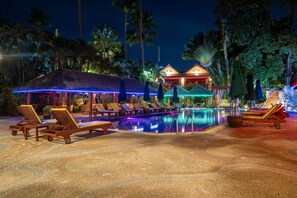 Outdoor pool, pool loungers