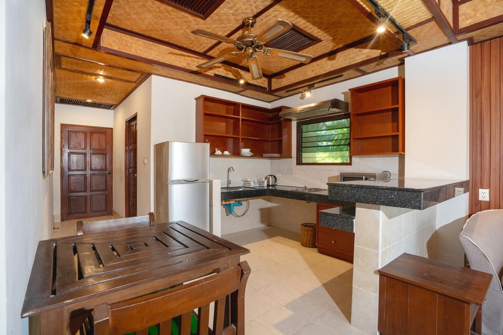 suite, 1 bedroom | private kitchen | fridge