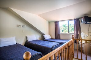 Caja de seguridad en la habitación y escritorio