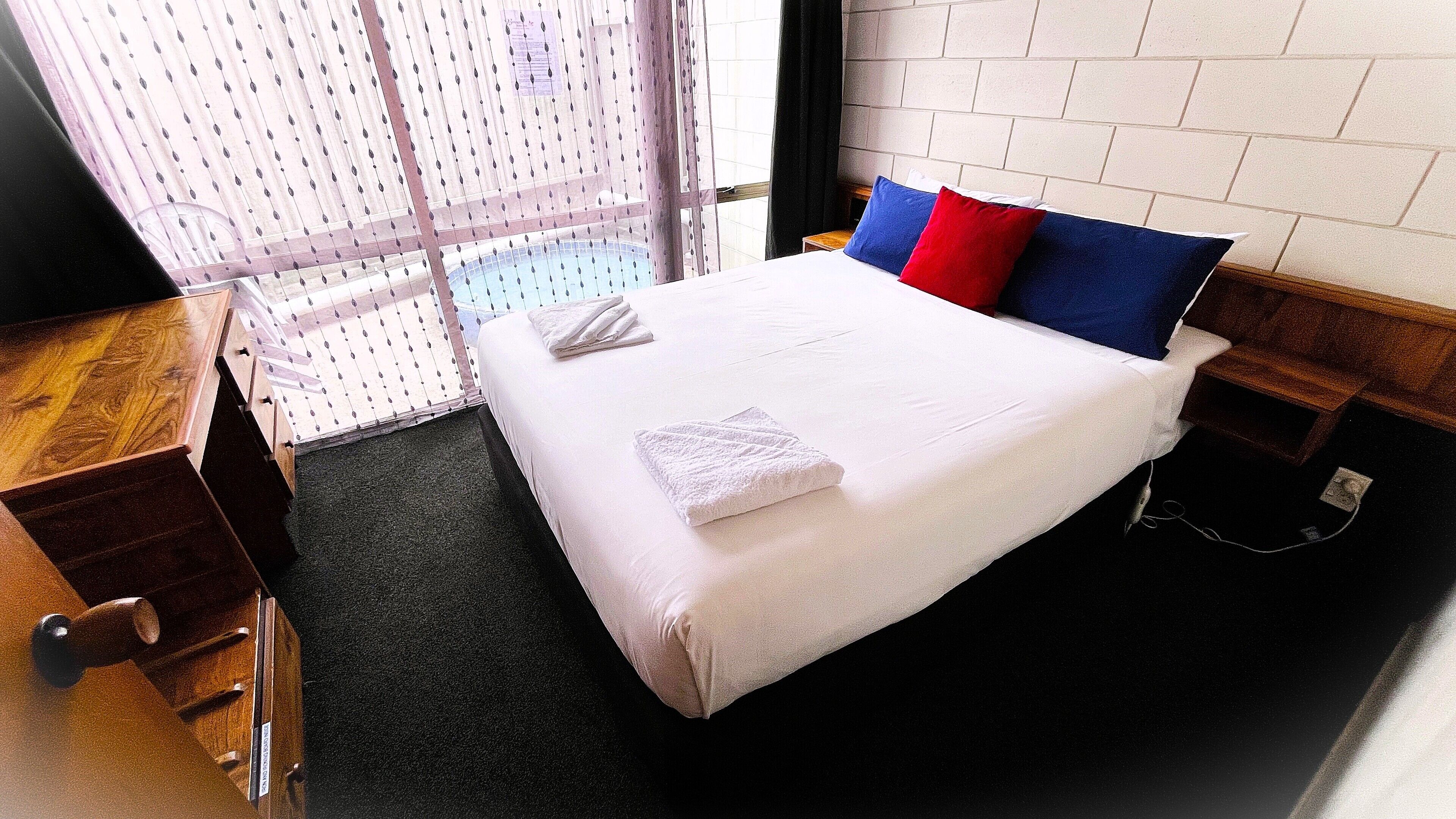 In-room safe, desk, soundproofing, free WiFi