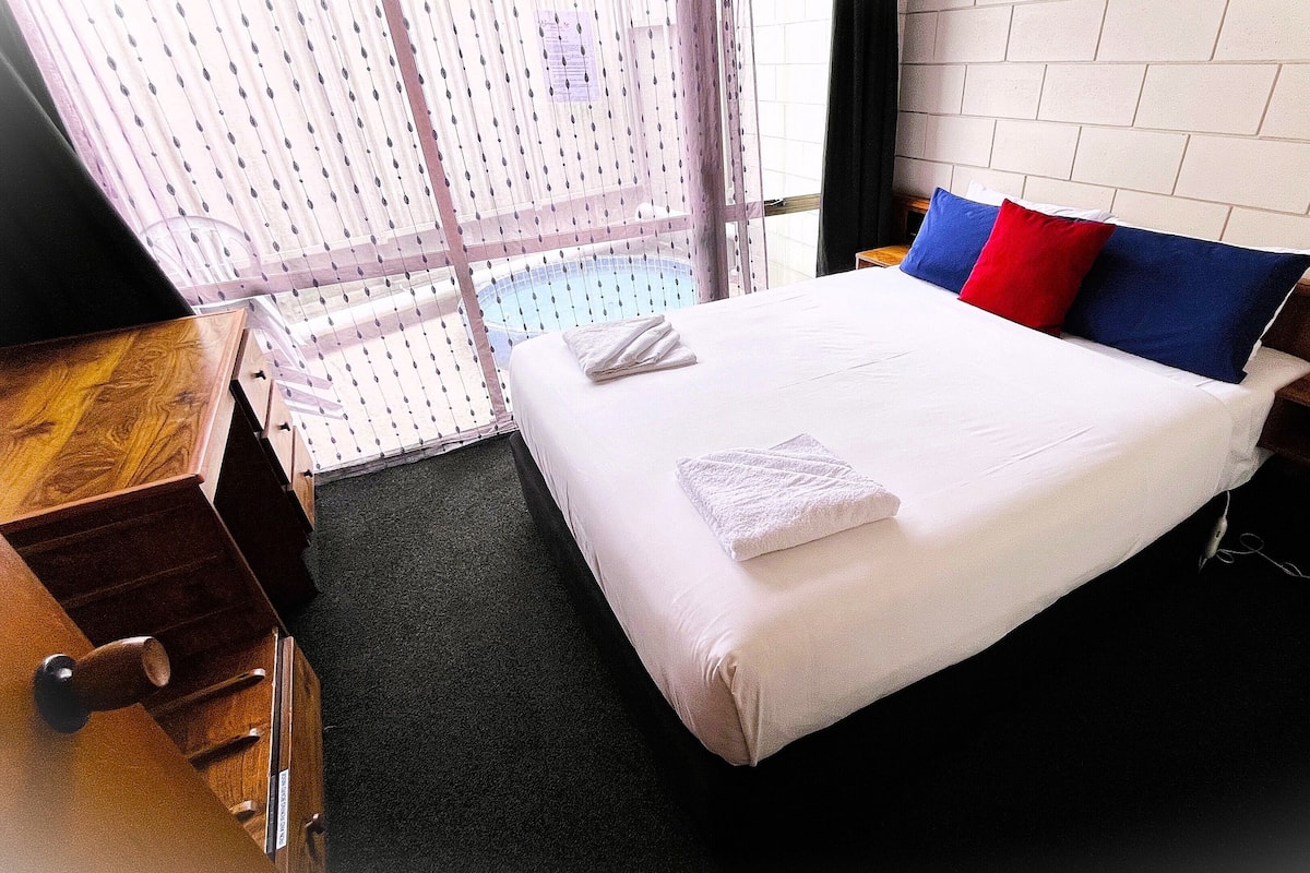 In-room safe, desk, soundproofing, free WiFi