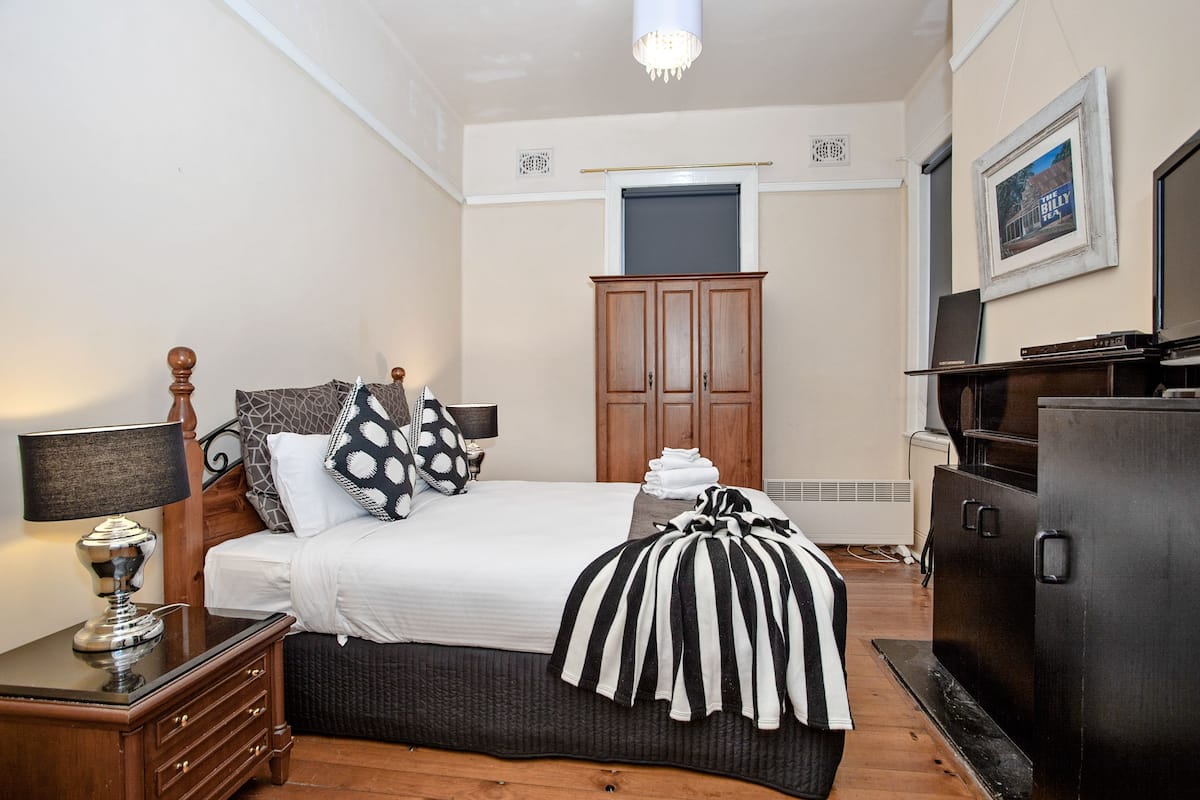 Egyptian cotton sheets, premium bedding, minibar, soundproofing