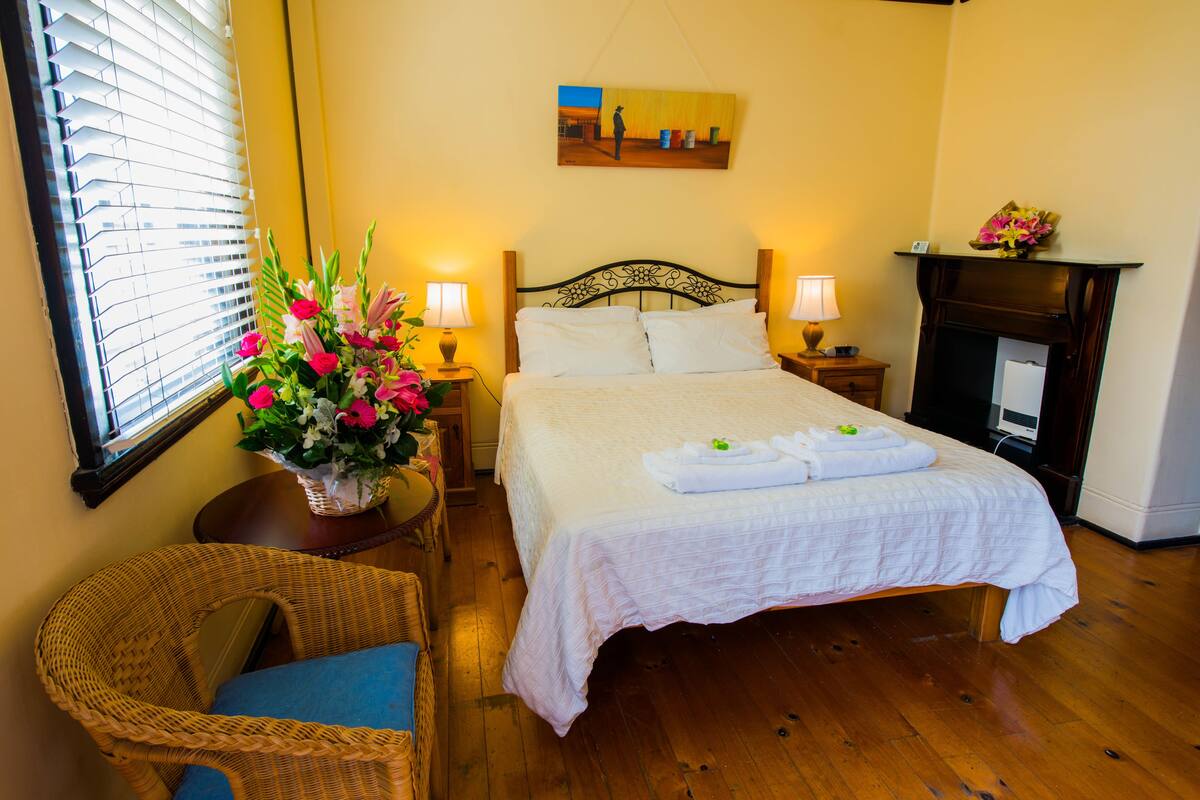 Egyptian cotton sheets, premium bedding, minibar, soundproofing