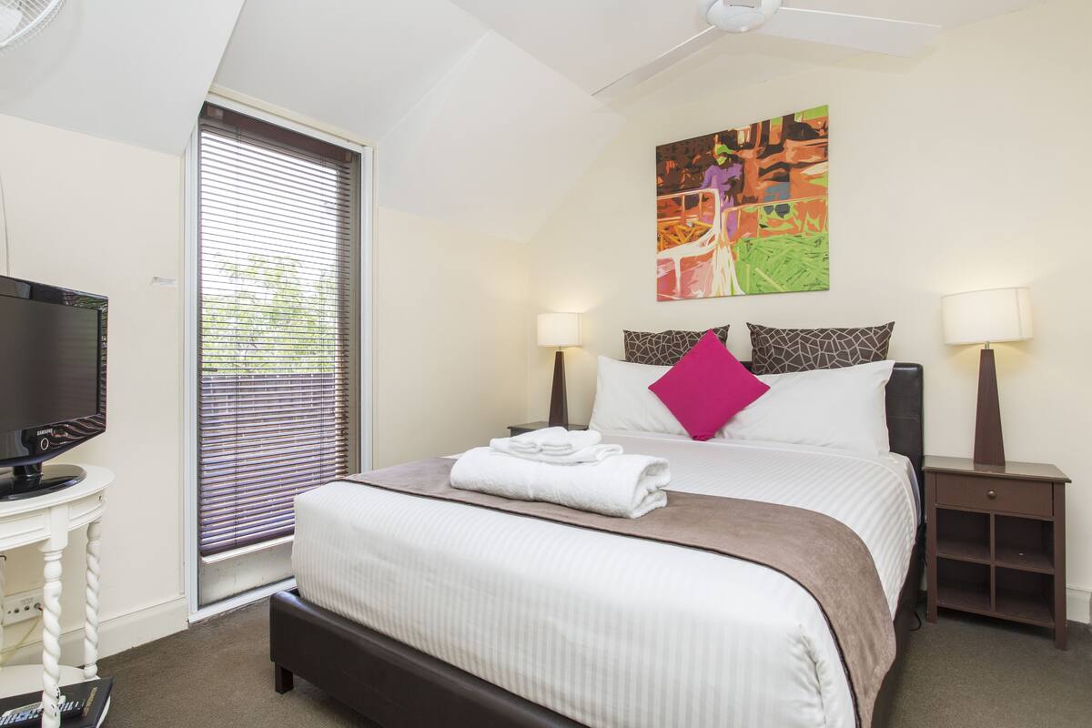 Egyptian cotton sheets, premium bedding, minibar, soundproofing