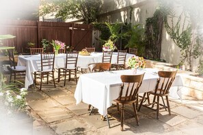 屋外ダイニングエリア