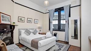 Double Room with Shared Bathroom | Egyptian cotton sheets, premium bedding, minibar, soundproofing - Sydney Harbour Bed And Breakfast (Sydney)