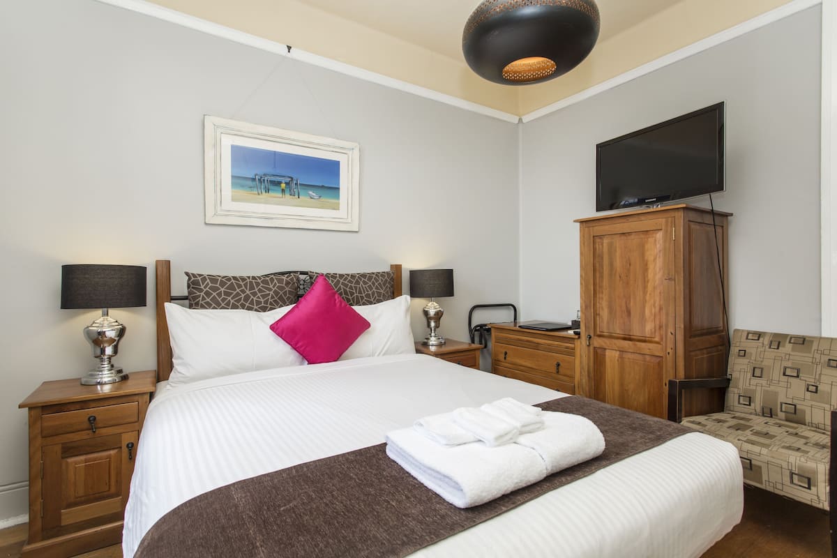 Suite Deluxe (Opera House View) | Sábanas de algodón egipcio, ropa de cama de alta calidad y minibar