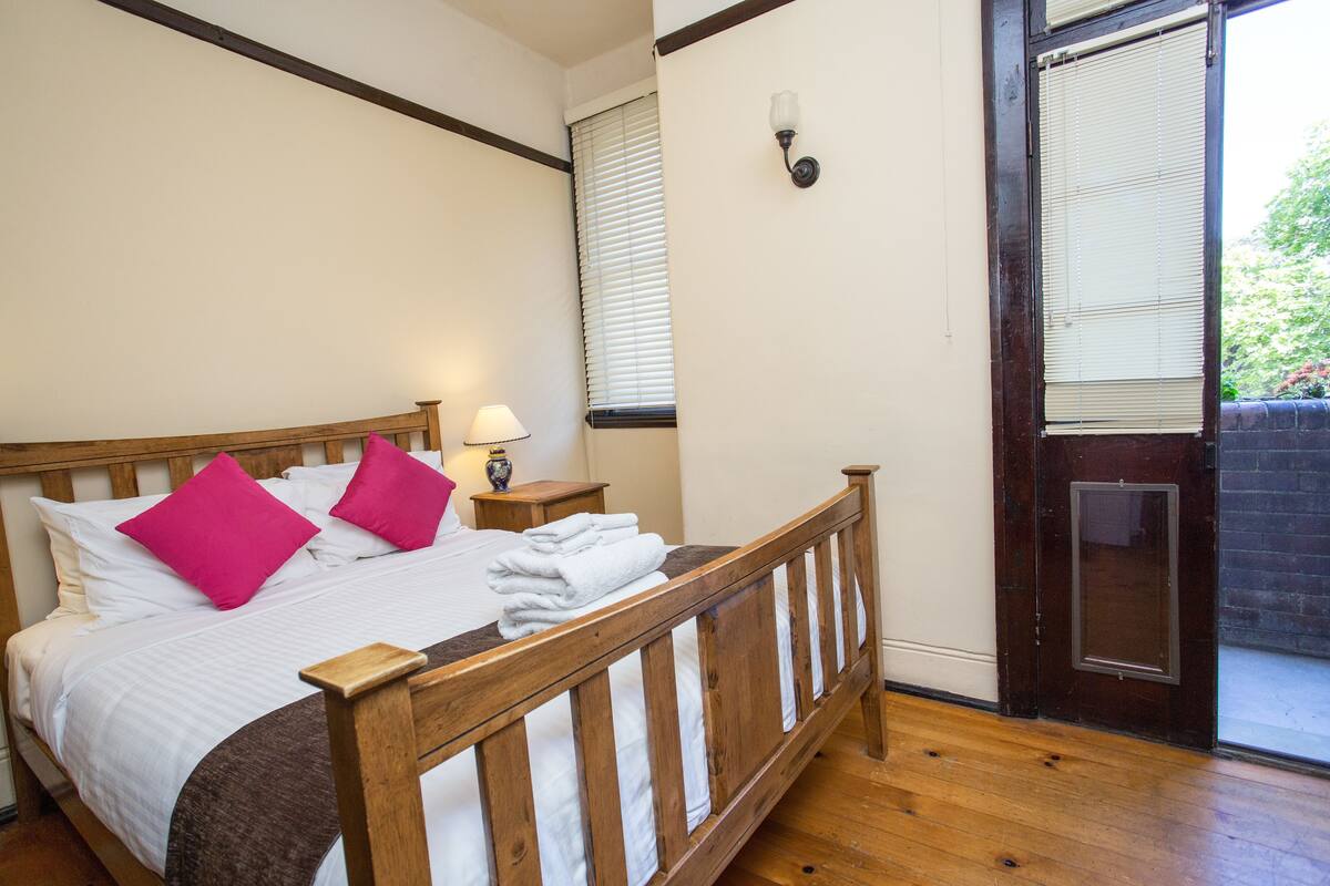 Egyptian cotton sheets, premium bedding, minibar, soundproofing