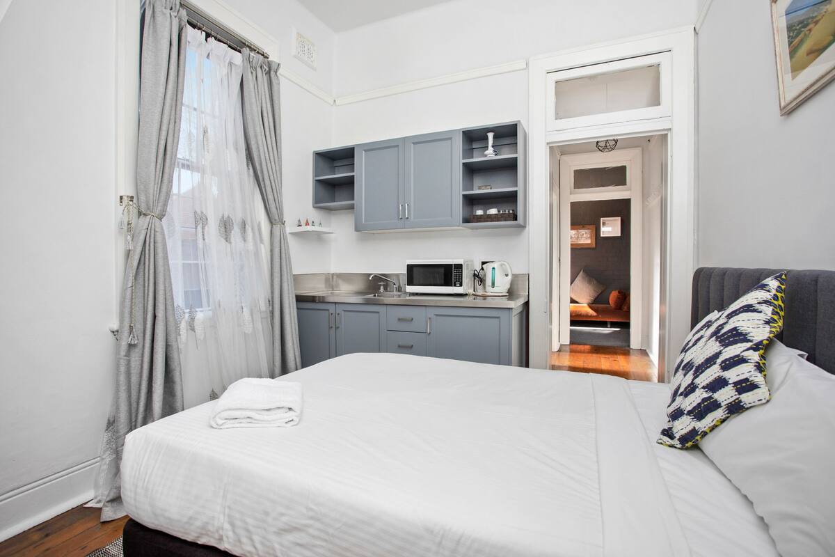 Egyptian cotton sheets, premium bedding, minibar, soundproofing