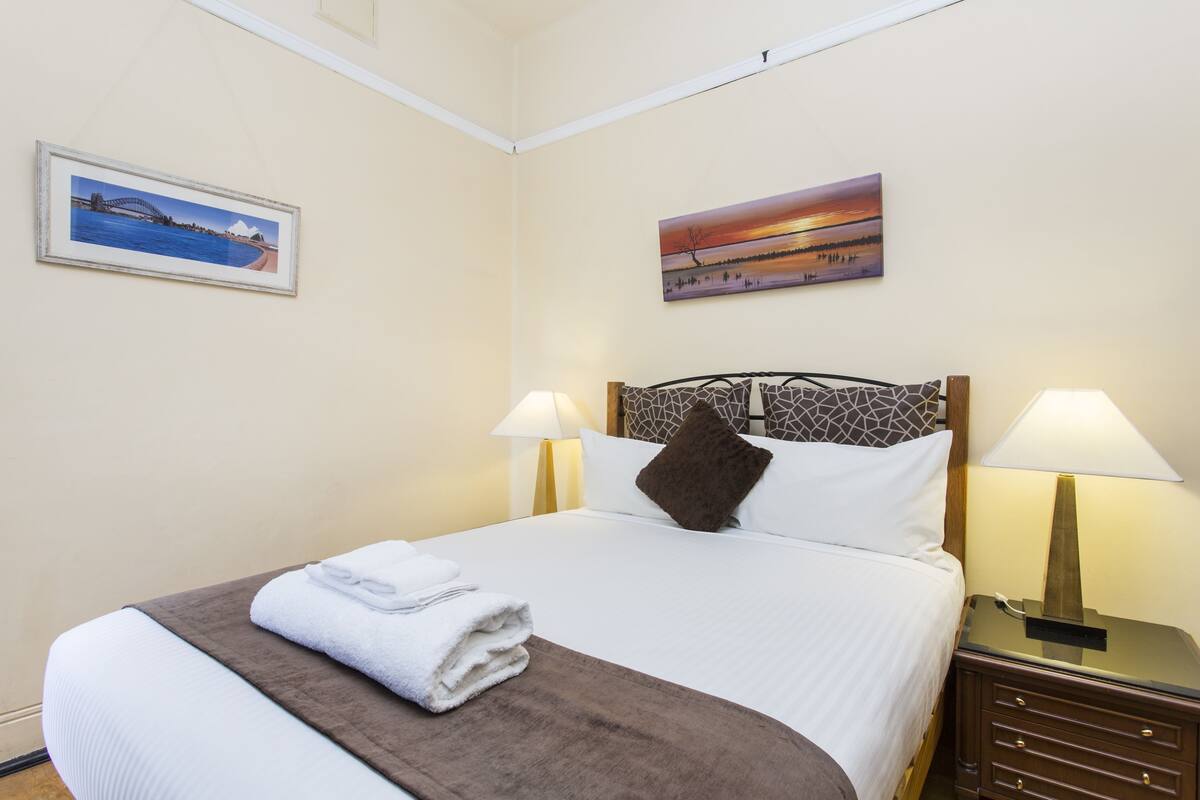 Egyptian cotton sheets, premium bedding, minibar, soundproofing