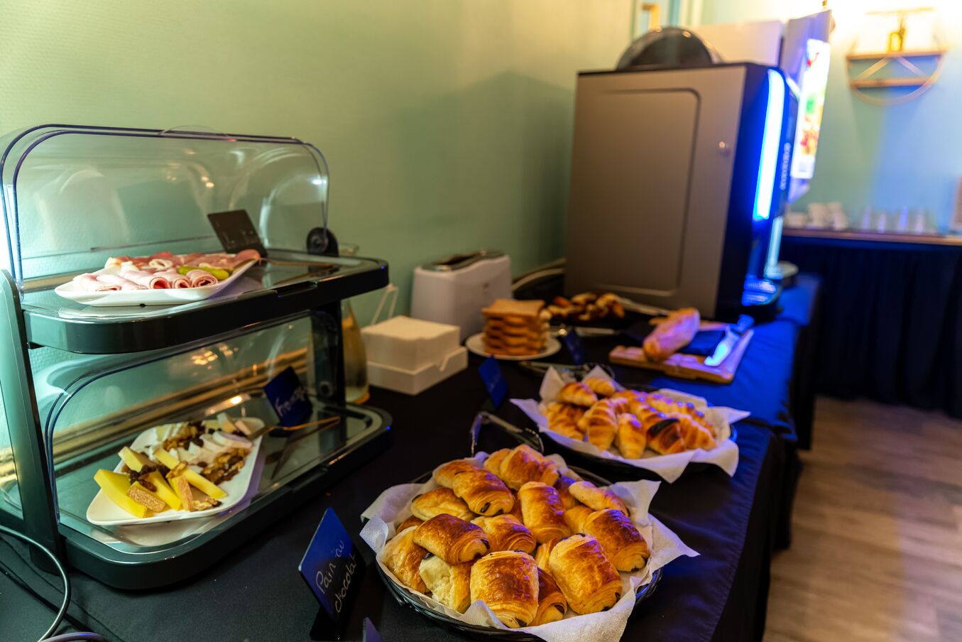 daily continental breakfast (eur 13 per person)
