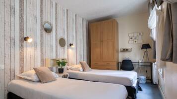 Decoración personalizada, cortinas blackout, wifi gratis y ropa de cama