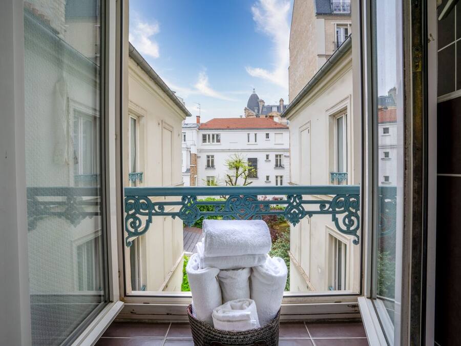 Habitación triple | Decoración individual, cortinas opacas, wifi gratis y ropa de cama