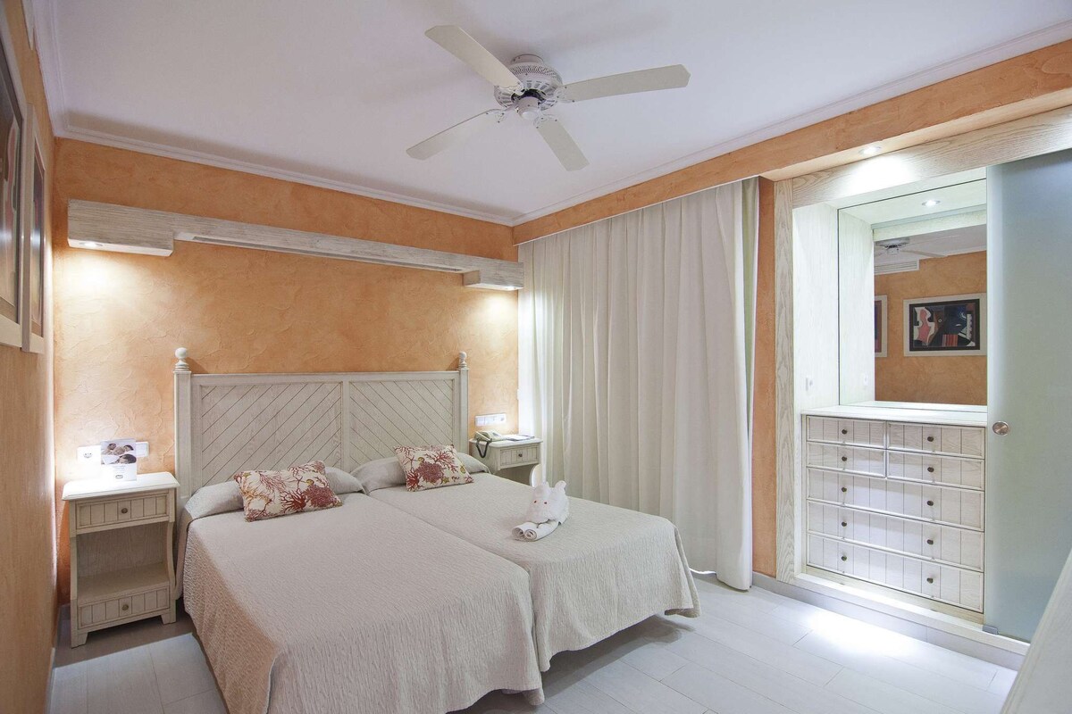 1 bedroom, in-room safe, cribs (free), WiFi (free)