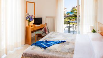 Kahden hengen economy-huone | Tallelokero huoneessa, työpöytä, äänieristys, ilmaiset vauvansängyt