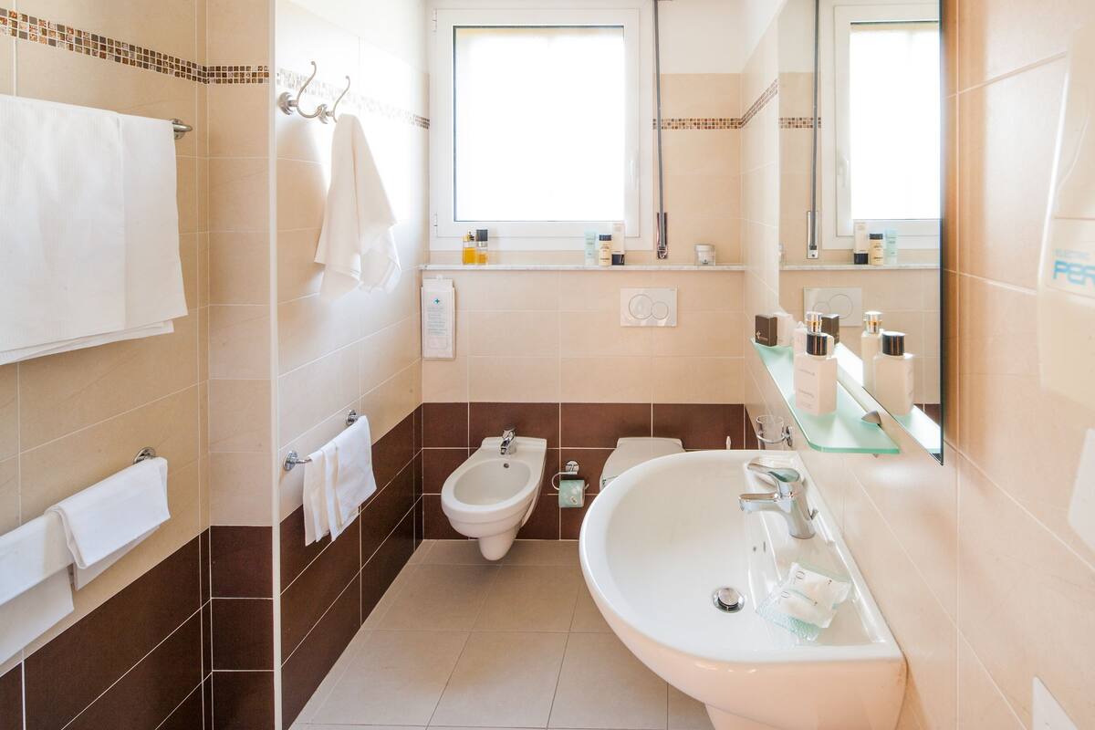 in-room safe, desk, soundproofing, free cots/infant beds