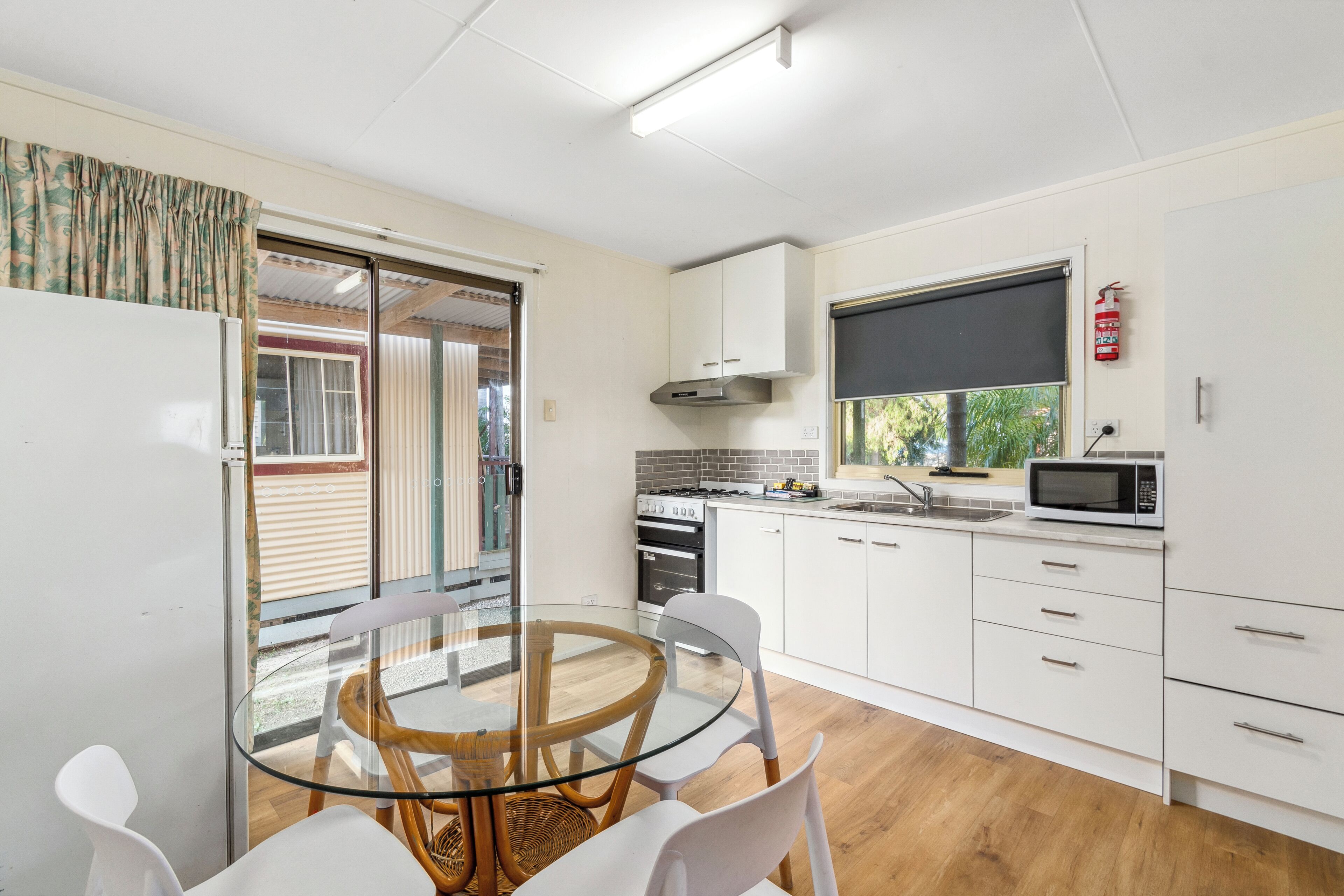 經濟別墅 | 房內用餐區