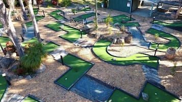 Mini-golf